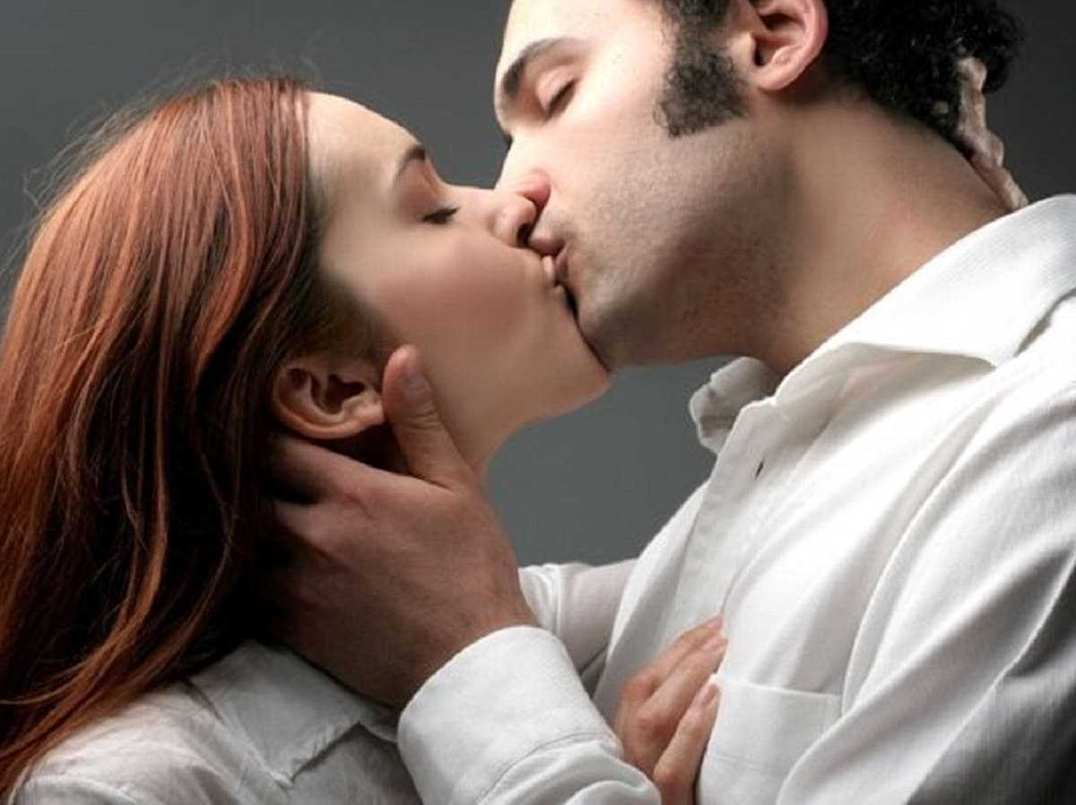 Что означает когда мужчина целует