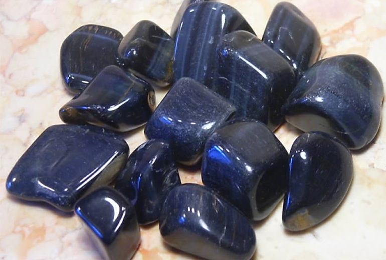 Камни темно синего цвета названия и фото